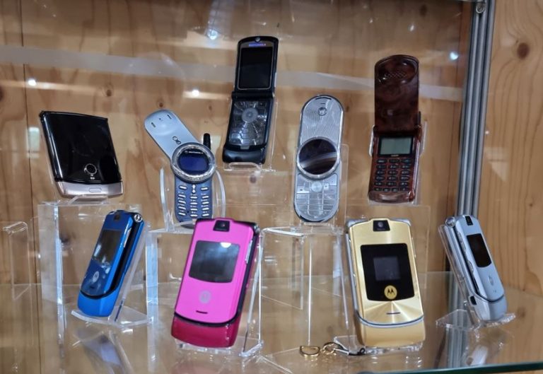 Motorola 2 GSM History History of GSM, Mobile Networks, Vintage Mobiles